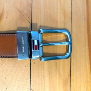 Men’s 30-32 Tommy Hilfiger Reversible (black & tan) Leather Belt